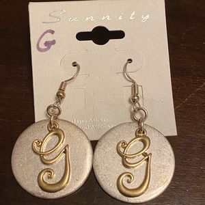 Sunnity Letter G Gold Earrings
